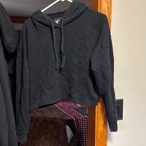 Casual Black Cropped Hoodie